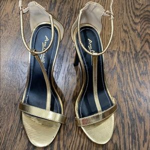 Cute gold anne Michelle heels